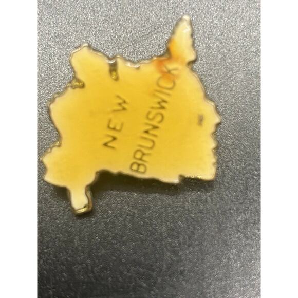 New Brunswick Canada Lapel Pin Vintage Canadian Province Souvenir - Picture 10 of 11